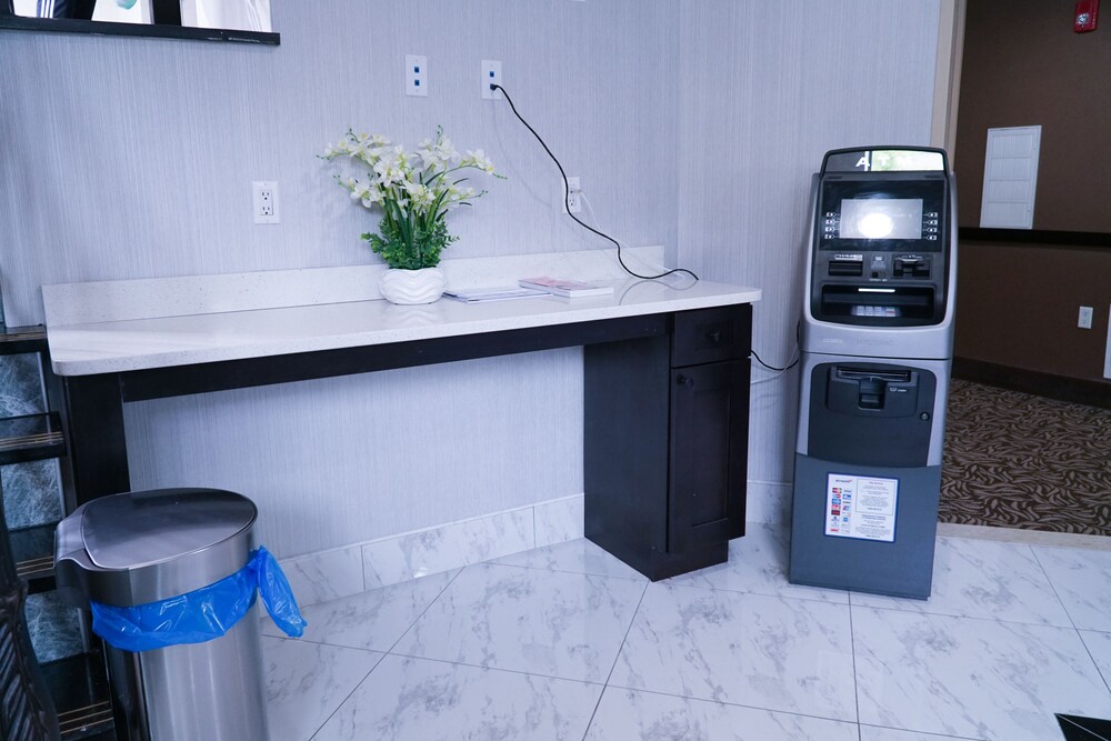 Hotel Mint JFK Airport - photo 23