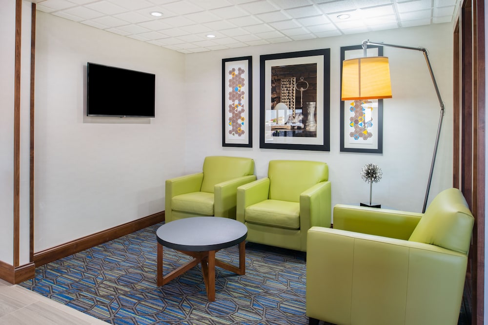 Holiday Inn Express Hotel & Suites Bismarck by IHG - photo 28