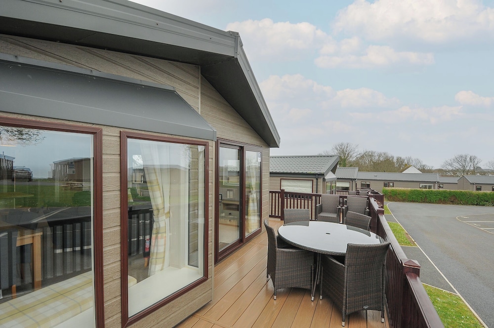 Lodge 69 at Riviera Bay Coastal Retreat — 4-Star Luxury Hotel in Brixham, United Kingdom