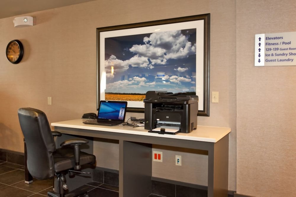 Holiday Inn Express Hotel & Suites Newton - photo 18