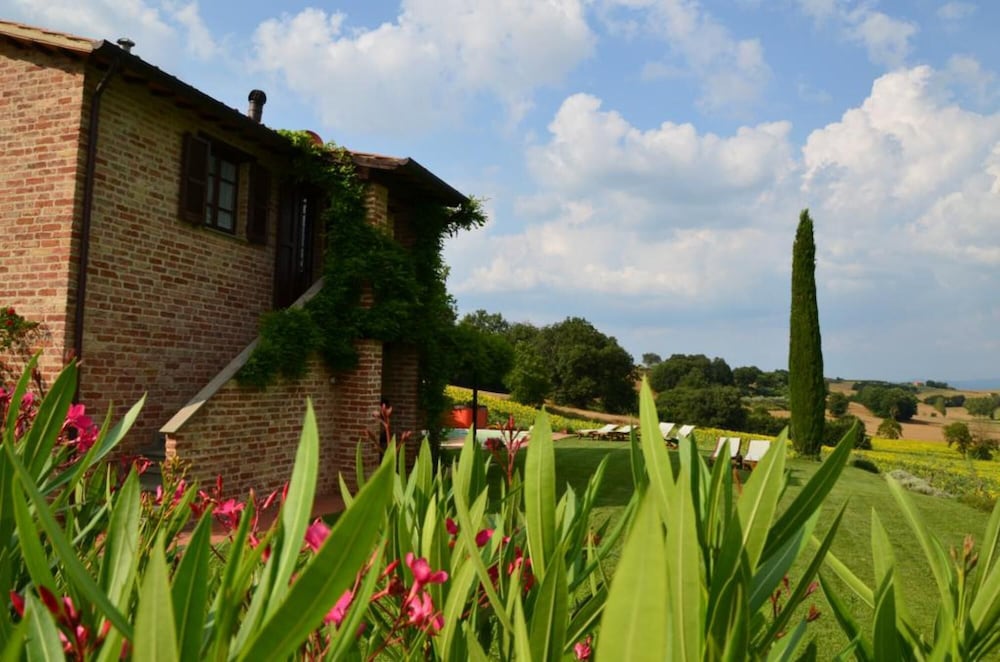 Casetta Selvella 4 1 — 4-Star Luxury Hotel in Castiglione Del Lago, Italy