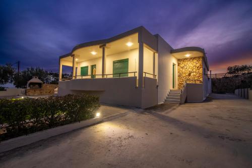 Serenity Escape - carbon neutral hotel in Unknown City