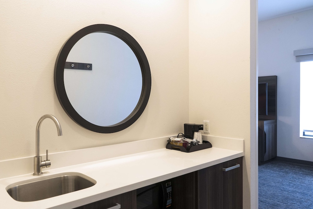 Hampton Inn & Suites Seal Beach - photo 7