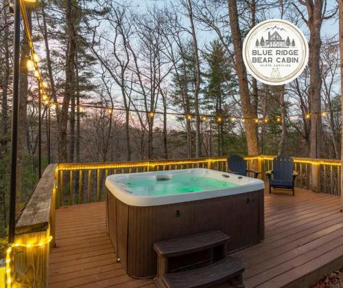 6 Bed Family Retreat Hot Tub Game Room Playground — Marshall