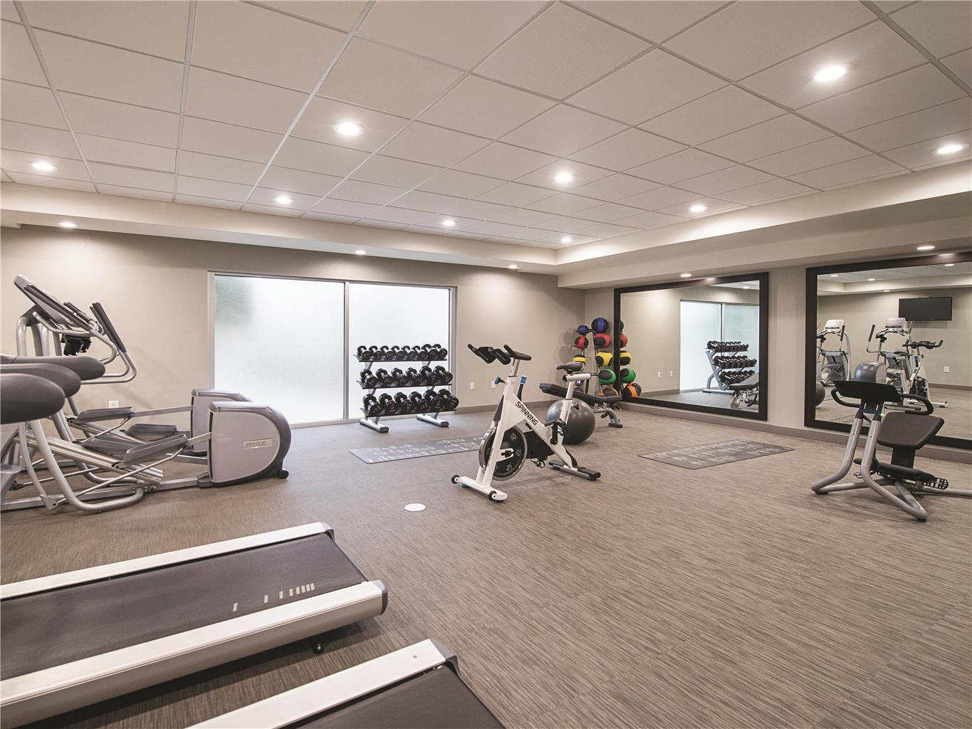La Quinta Inn & Suites by Wyndham Atlanta Alpharetta - photo 9