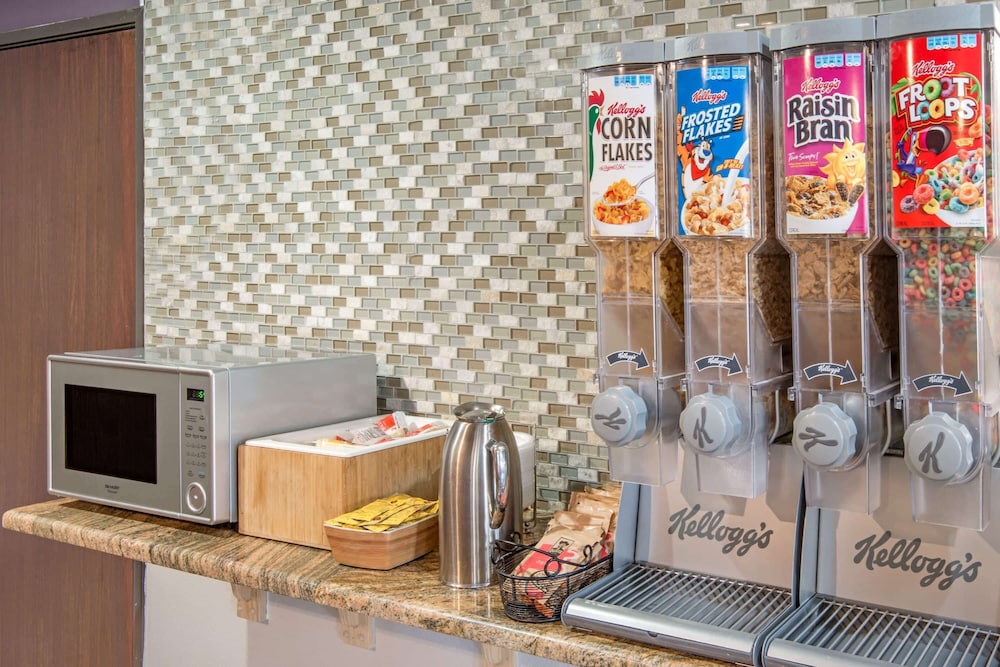 Microtel Inn & Suites by Wyndham Amarillo - photo 18