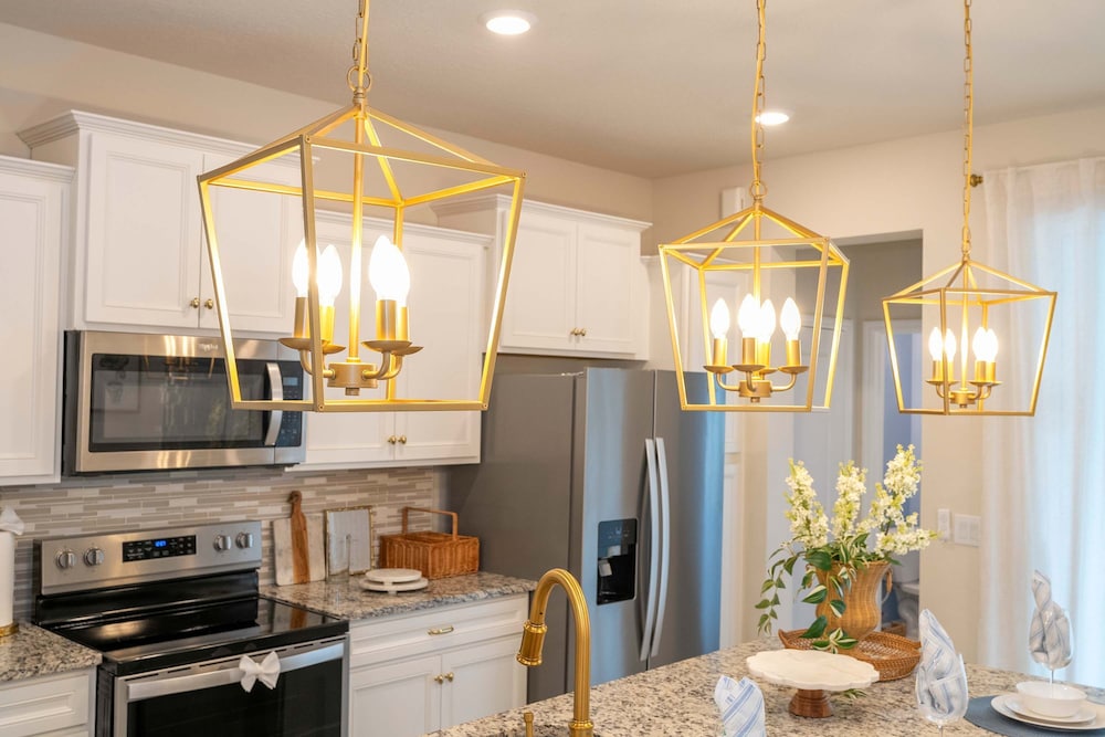 Amazing 5 Suite Home With Resort style Amenities - photo 16