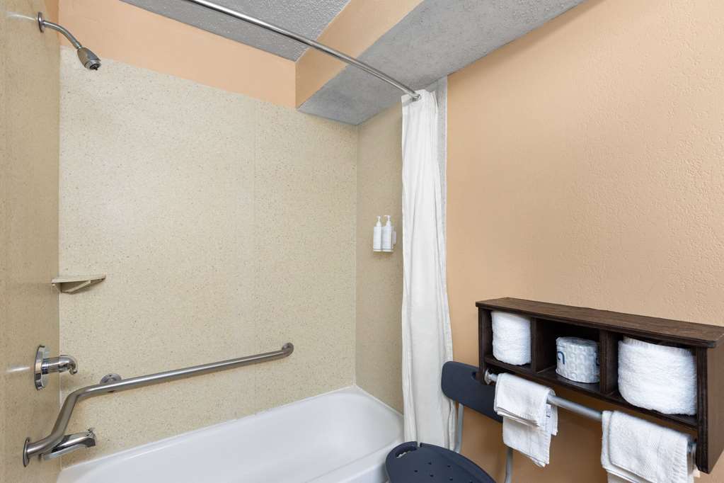 Super 8 by Wyndham Myrtle Beach Market Common Area - photo 10