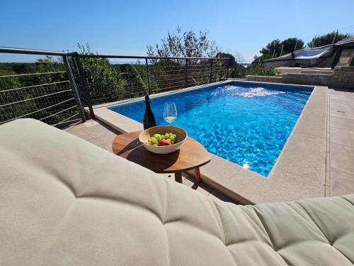 Apartman Marlera s privatnim bazenom — 4-Star Luxury Hotel in Liznjan, Croatia