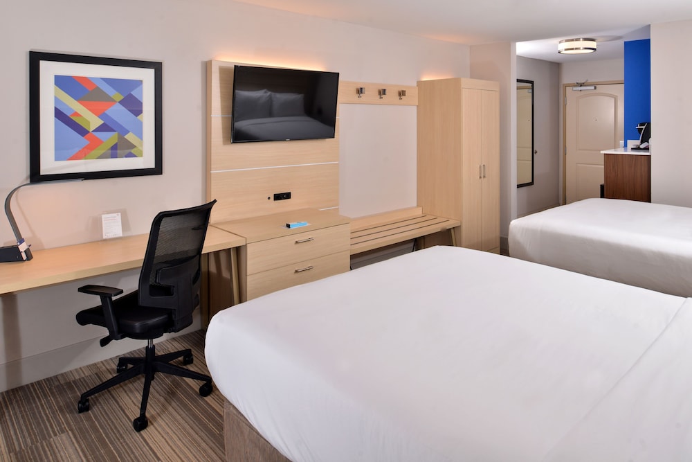 Holiday Inn Express & Suites Cincinnati Mason by IHG - photo 11