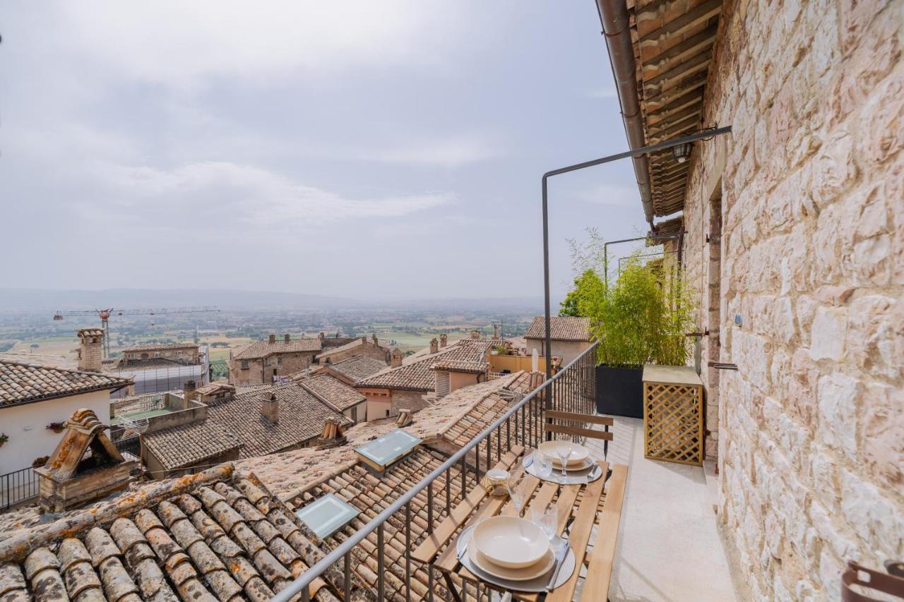 Casa Eleonora balcone con vista e colazione — 4-Star Luxury Hotel in Assisi, Italy