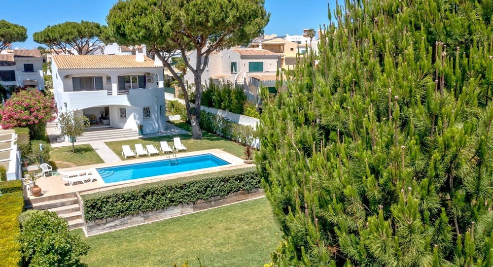 Old Village Area Your Perfect Vilamoura Getaway Private Pool AC & Wifi in Loule, Portugal