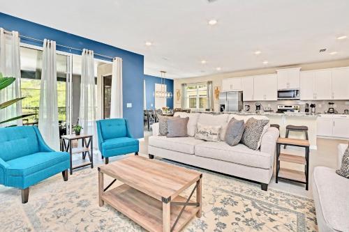 Stunning Rare Lake Front 7BR Holiday Home Sleeps 14 Pool Hot Tub & Games — 4-Star Luxury Hotel in Orlando, United States