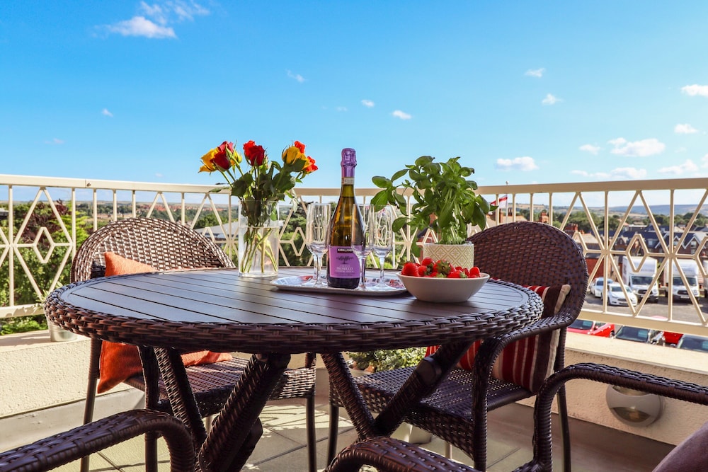 Above & Beyond — 4-Star Luxury Hotel in Whitby, United Kingdom