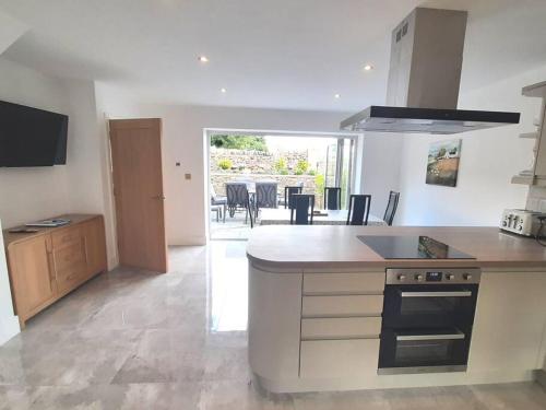 Beautiful countryside cottage sleeps 6 dogs welcome — 4-Star Luxury Hotel in Halifax, United Kingdom