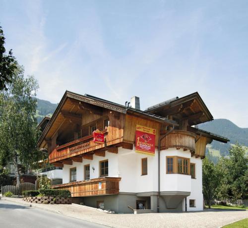 Landhaus Kostenzer mit Sauna — 4-Star Luxury Hotel in Fuegen, Austria