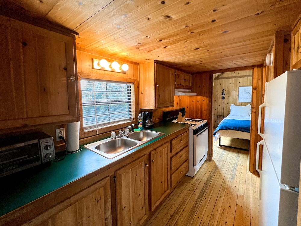 Cedar Creek Lodging & RV Park - photo 31