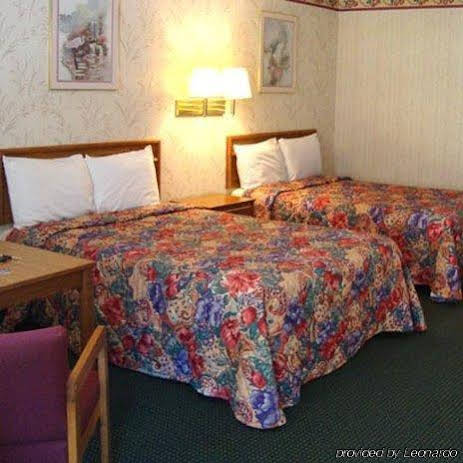 Relax Inn Charlotte - photo 8