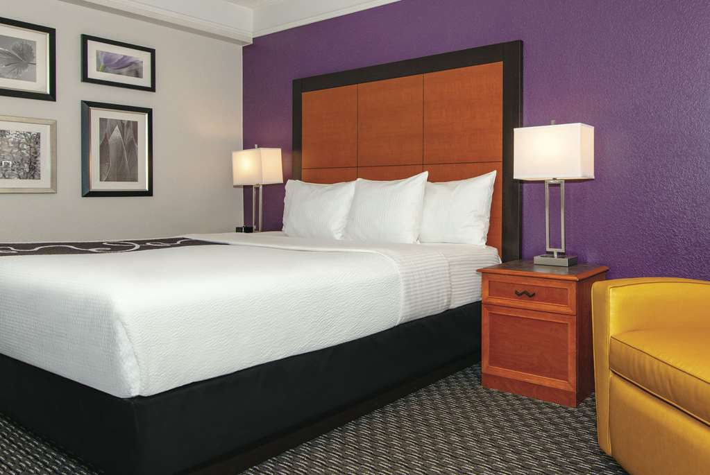 La Quinta Inn & Suites by Wyndham Ontario Airport - photo 30