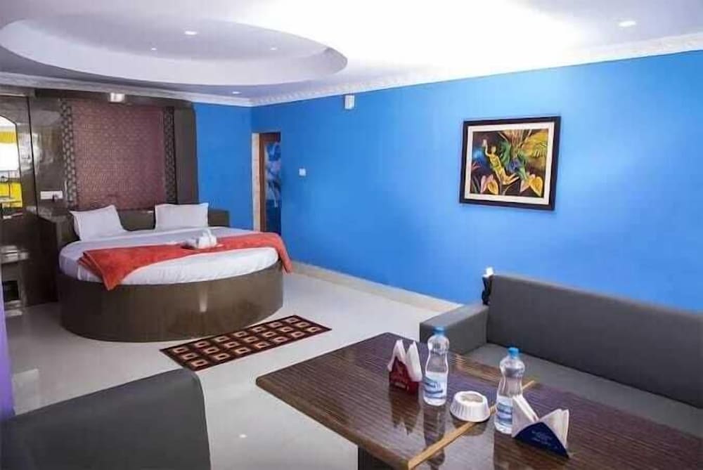 Hotel Royal Blue By OYO Rooms
