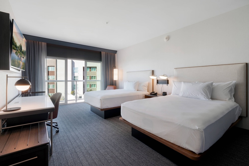 Courtyard by Marriott Marina del Rey - photo 7