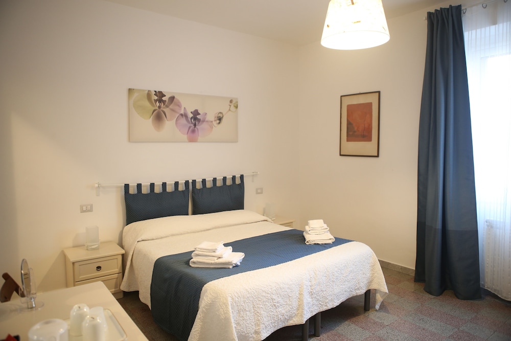 Corso Messina — 4-Star Luxury Hotel in Crotone, Italy