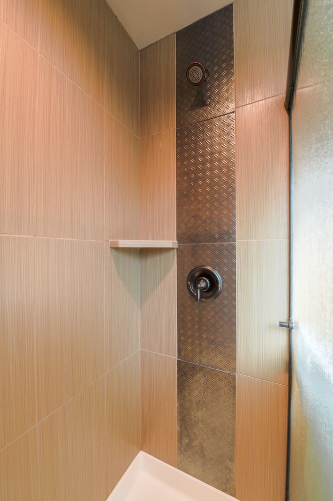 Golden Stone Inn - photo 27
