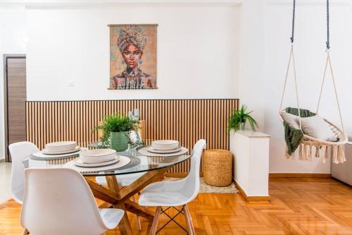 Nataly's Vibrant 2BR 4 mins walk to Acropolis — 4-Star Luxury Hotel in Athens, Greece