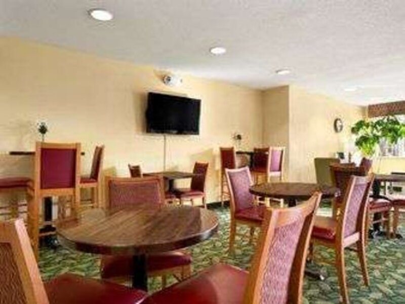 Days Inn & Suites by Wyndham Lafayette IN - photo 4