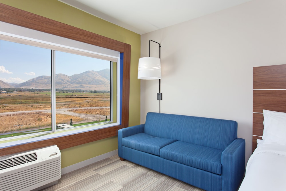 Holiday Inn Express & Suites Brigham City North Utah by IHG - photo 3