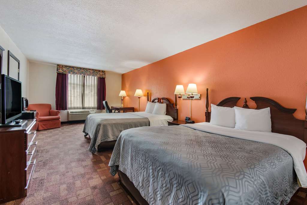 Econo Lodge Inn & Suites Chambersburg Central - photo 11
