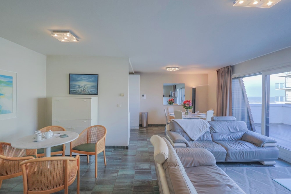 Penthouse on Belgian Coast with Sea Views — 4-Star Luxury Hotel in Oostduinkerke, Belgium