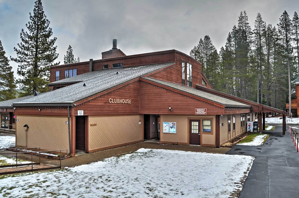 Cabin Less Than 2 Mi to Tahoe Donner Downhill Ski Resort - photo 12
