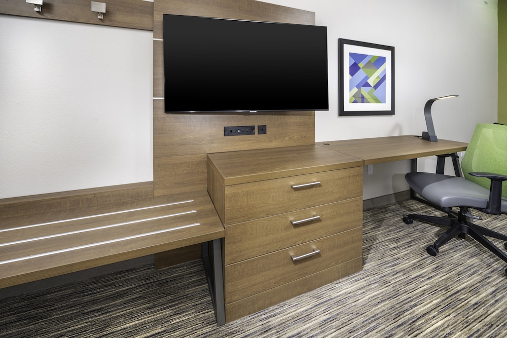 Holiday Inn Express & Suites Fort Myers Airport by IHG - photo 7