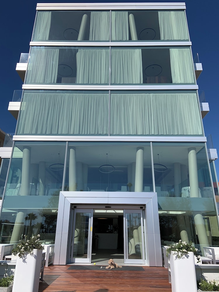 Hotel Commodore - carbon neutral hotel in Cervia