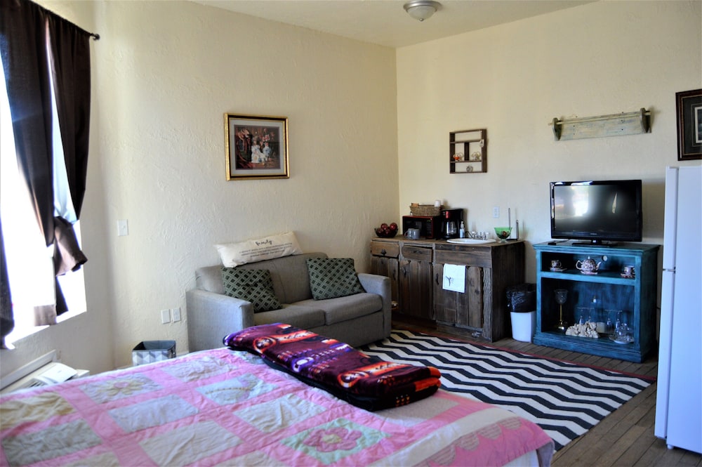 Holly Inn Suites - photo 6