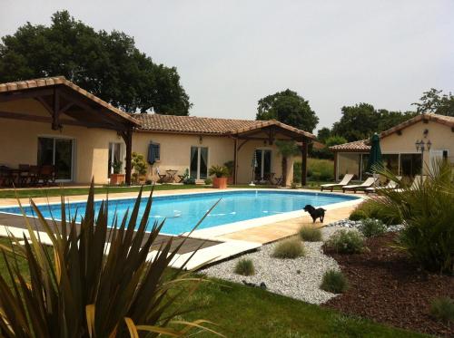Le Clos Castel — 4-Star Luxury Hotel in Casteljaloux, France