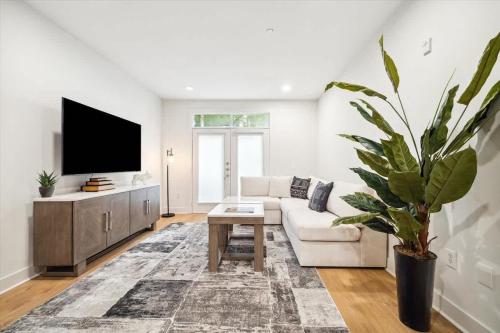 UBP Montrose Modern Haven 1 bed apt 5 mins from Downtown — 4-Star Luxury Hotel in Houston, United States