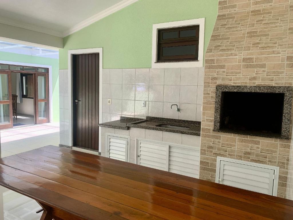 053 Casa de praia para até 10 pessoas Bombinhas com 4 vagas de garagem