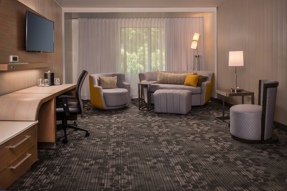Courtyard by Marriott Hershey Chocolate Avenue - photo 10