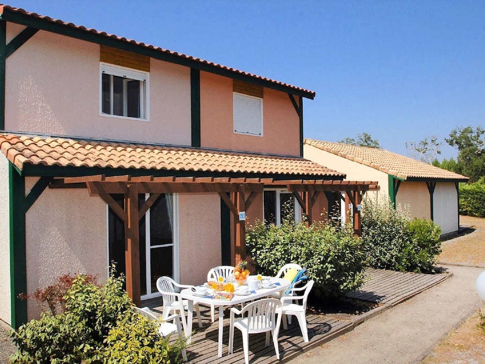 Nice Maisonette With Dishwasher at 1.5 km. From the Center in Soustons, France