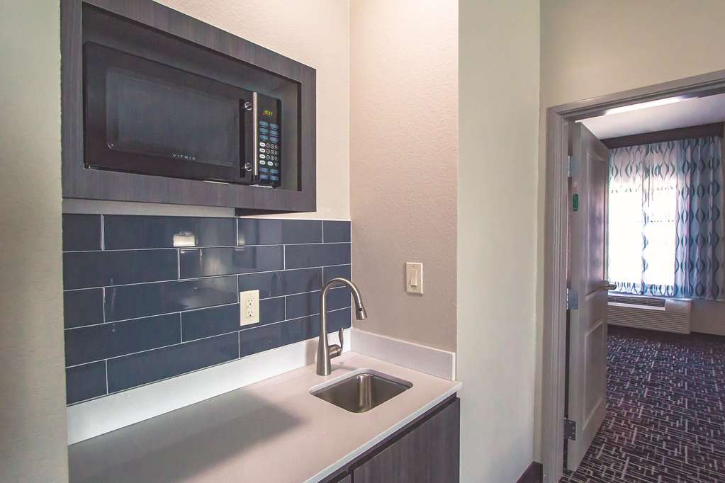 La Quinta Inn & Suites by Wyndham Pampa - photo 53