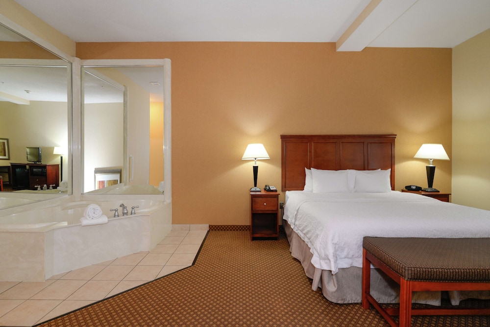 Hampton Inn & Suites Detroit Chesterfield Township - photo 32