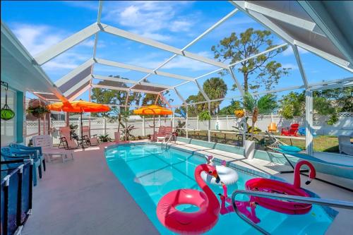 Heated Pool Pet Friendly Sleeps 9 Family — Englewood