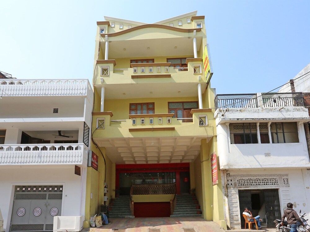 OYO 12133 Hotel Shanti in Gorakhpur, India