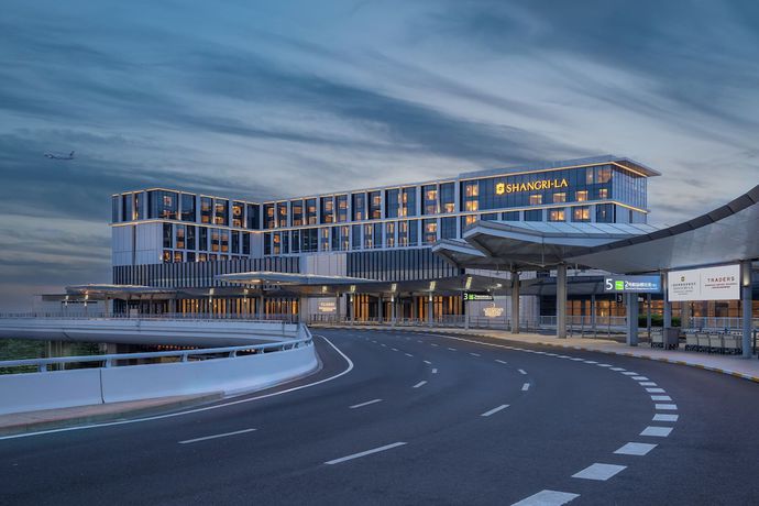 Traders Hongqiao Airport Shanghai — 4-Star Luxury Hotel in Shanghai, People's Republic of China