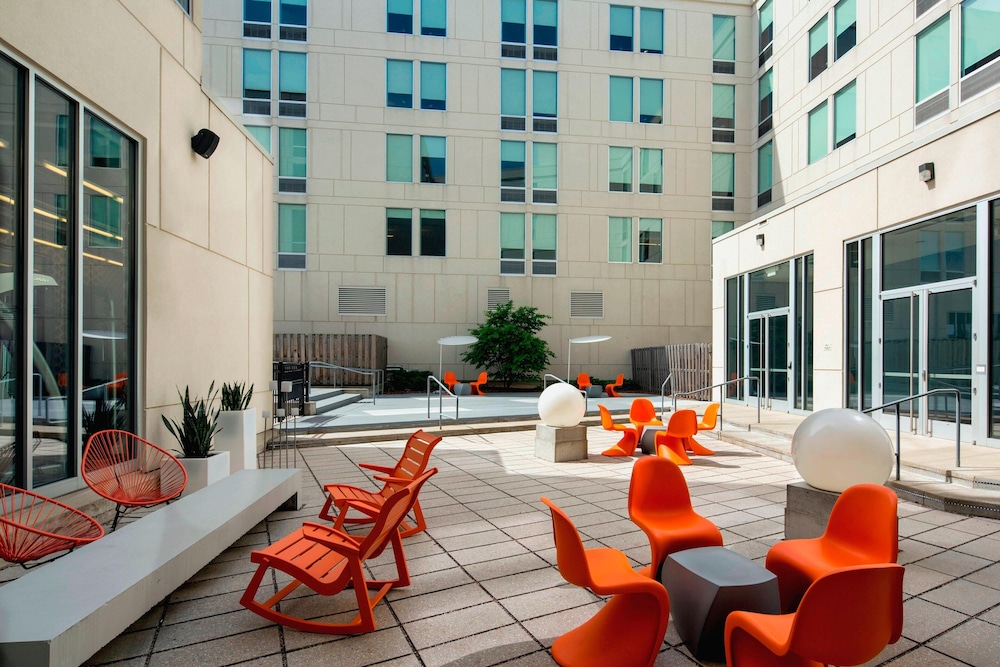 Aloft Milwaukee Downtown - photo 64