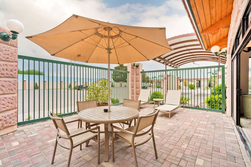 Best Western Plus Swiss Chalet Hotel & Suites - photo 43