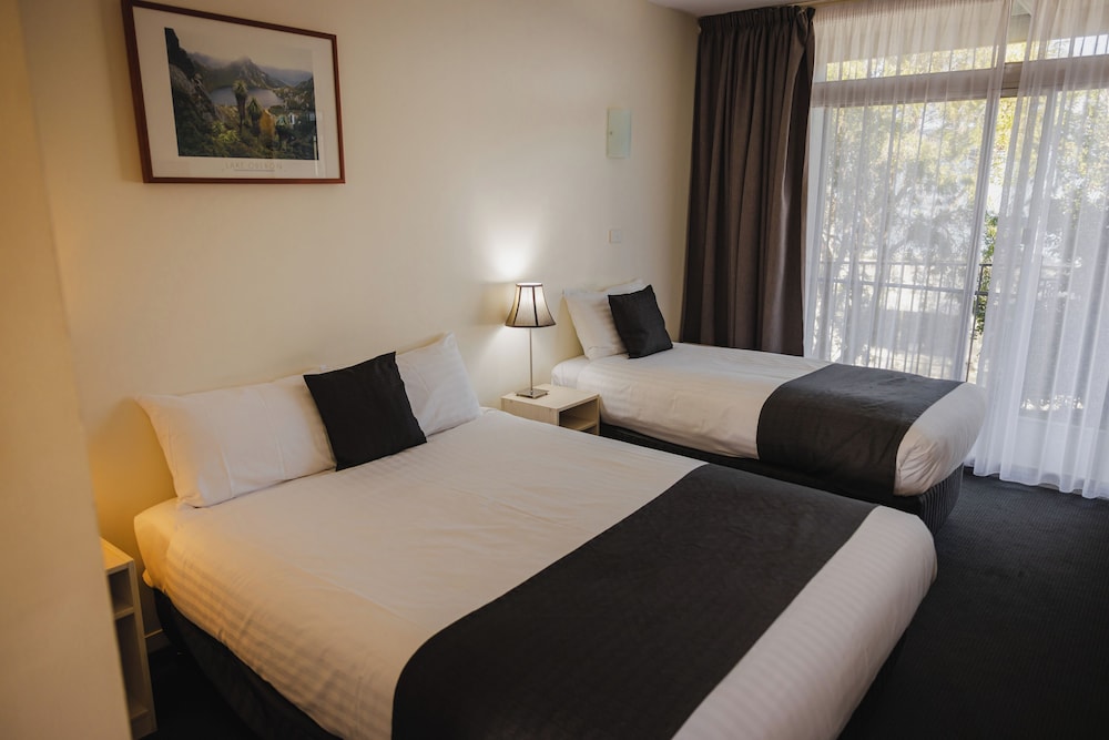 Shoreline Hotel — Howrah — photo 4