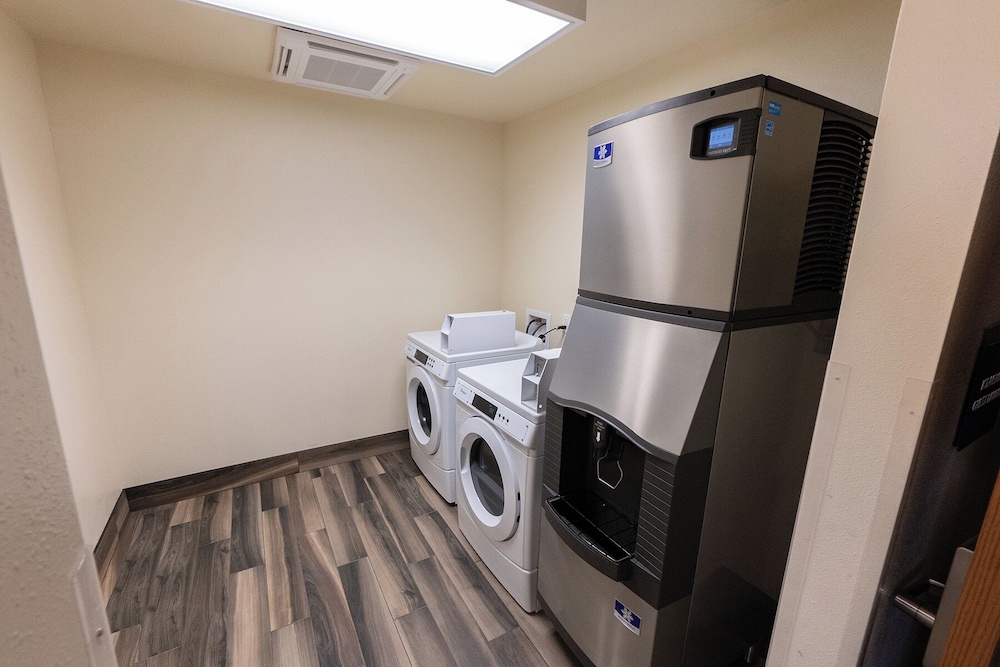 Cobblestone Inn & Suites Sheldon - photo 31
